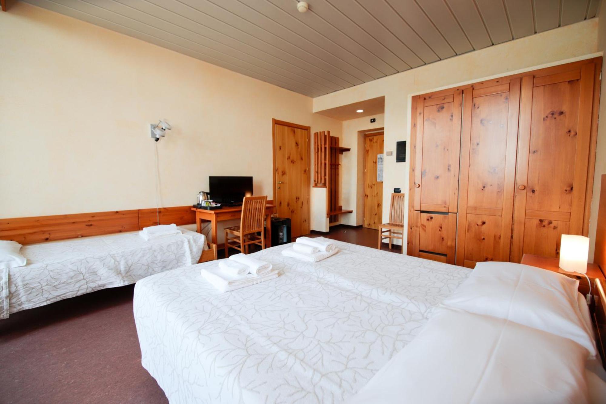 Pracatinat Hotel & Restaurant Fenestrelle Kültér fotó