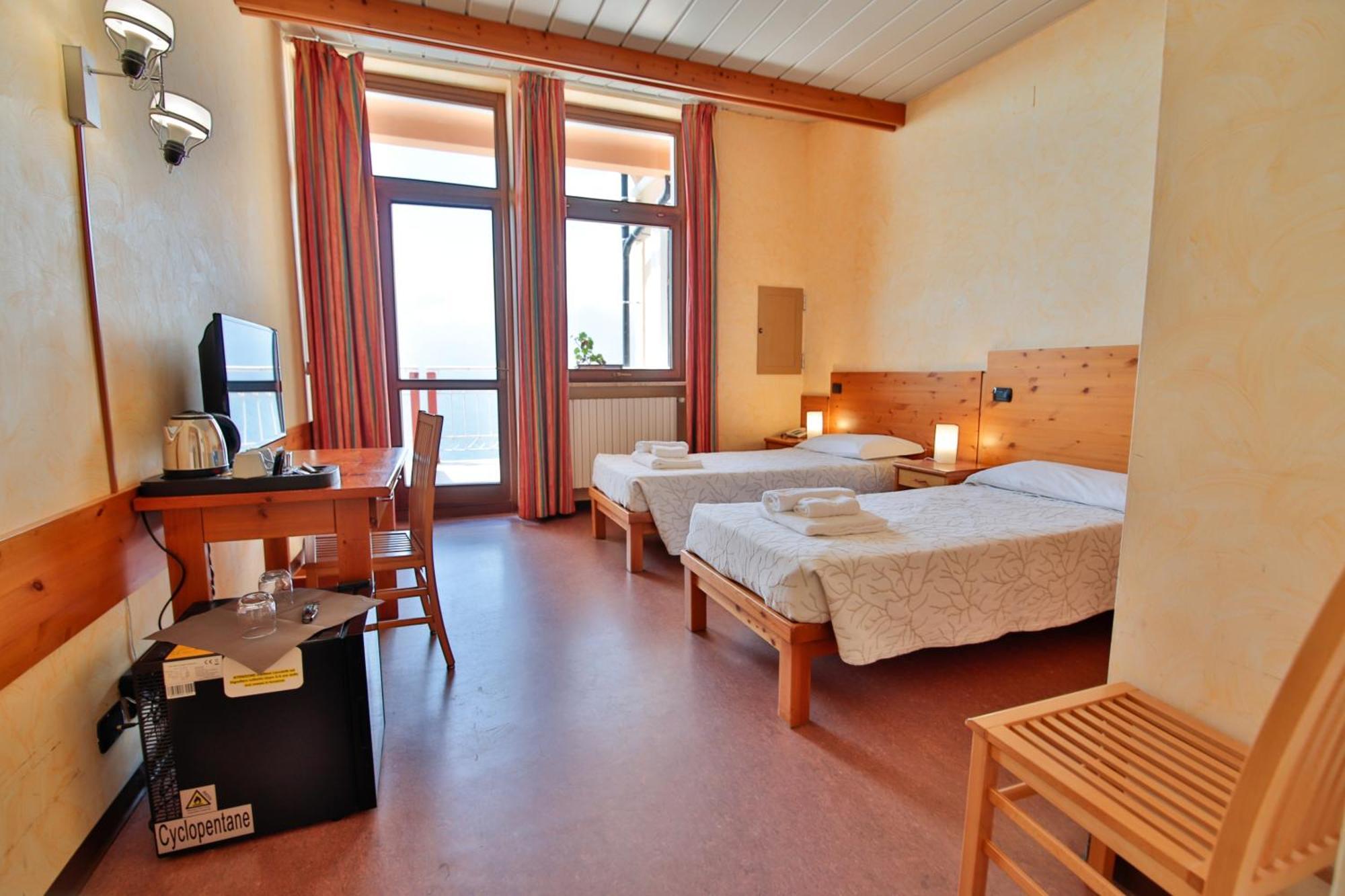 Pracatinat Hotel & Restaurant Fenestrelle Kültér fotó