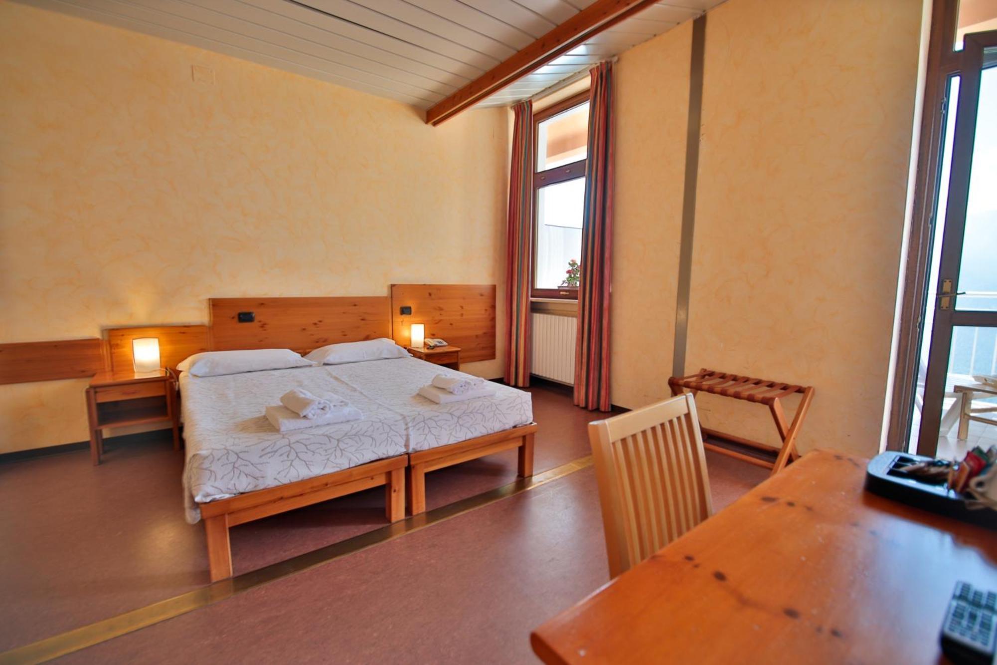 Pracatinat Hotel & Restaurant Fenestrelle Kültér fotó