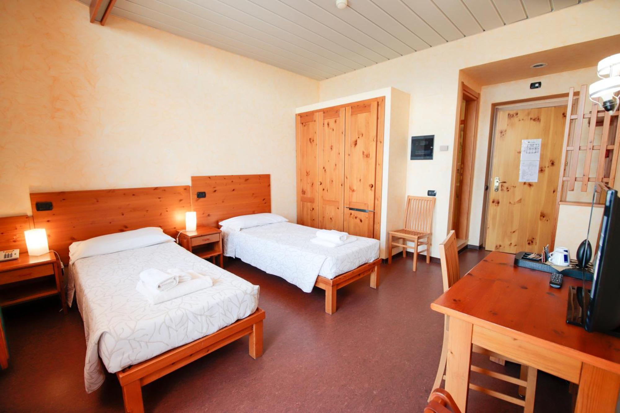 Pracatinat Hotel & Restaurant Fenestrelle Kültér fotó